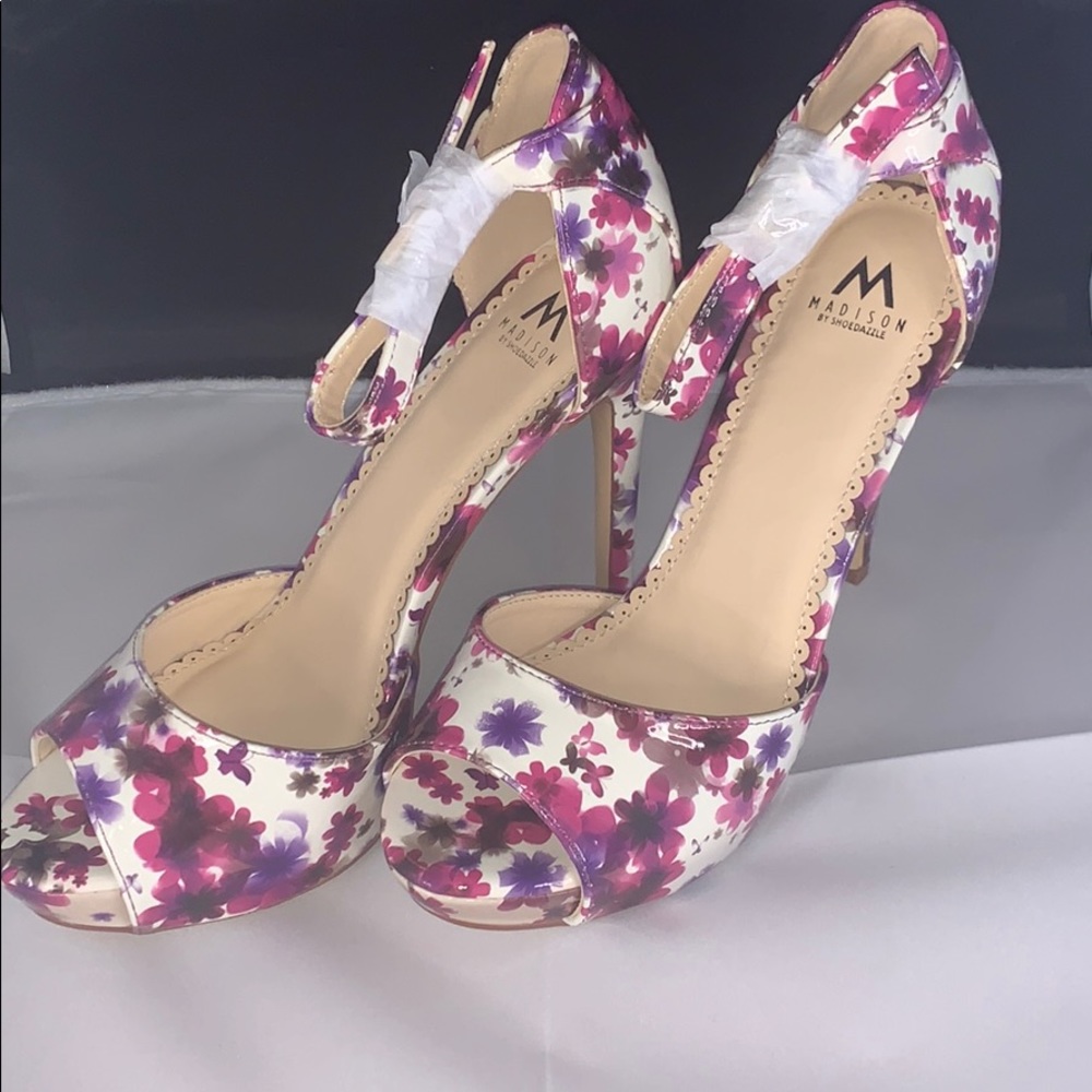 Madison by Shoedazzle Floral Pumps.